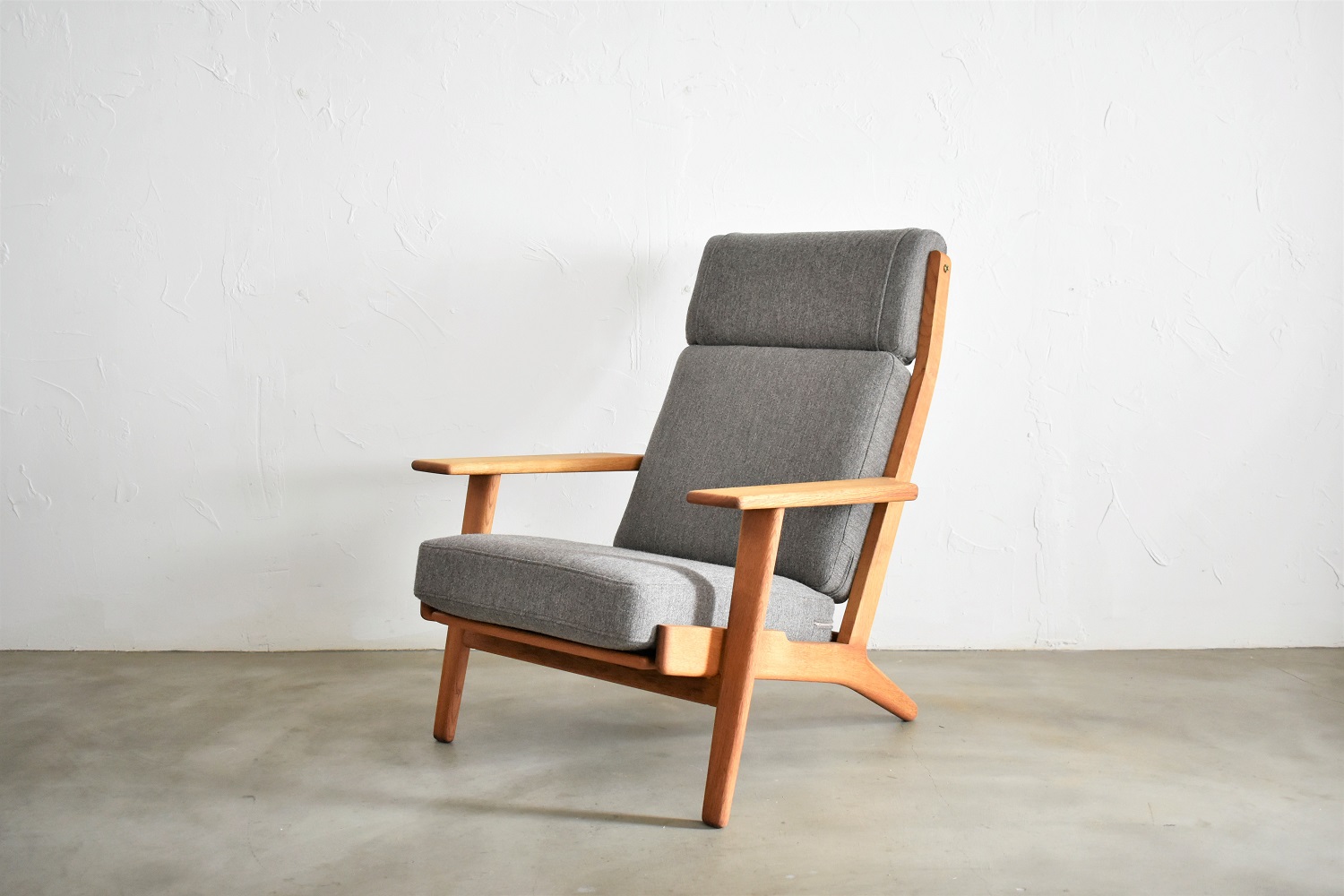 Hans J Wegner / GE290A Highback easy chair