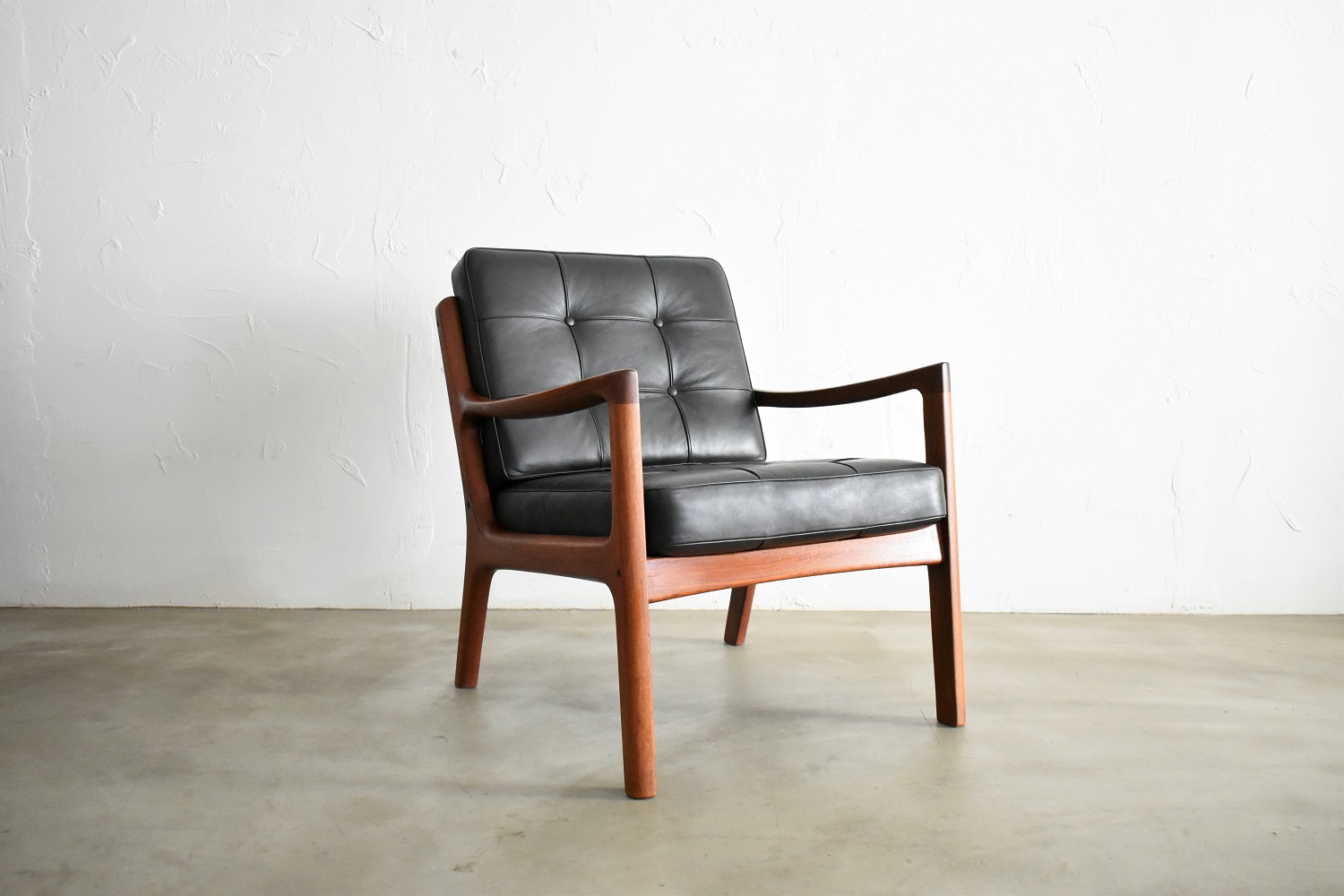Ole Wanscher / Model 169 SENATOR Easy chair
